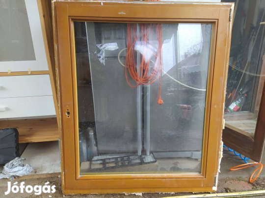 Szép fa hőszigetelt bukó-nyíló szél;108 -mag;115 cm kilinccsel a képen