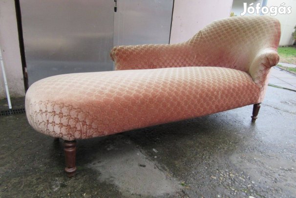 Szép formájú régi olvasó kanapé 193 cm széles