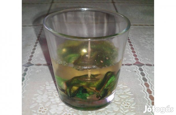 Szép gyertya üveg tartóban