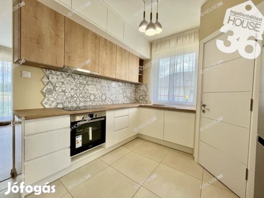 Szép ház, jó áron, Tiszakécskén! Modern, 2023-as, napelemes otthon!