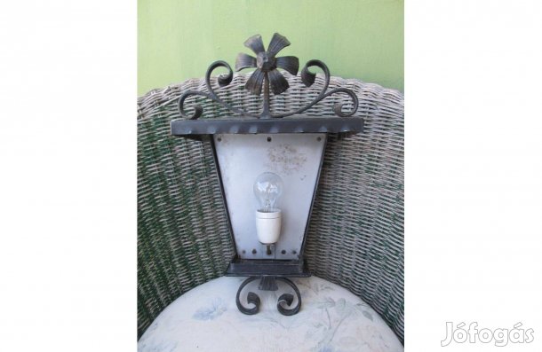 Szép kovácsoltvas fali lámpa
