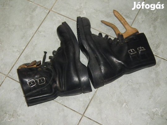 Szép magyar fekete surranó katonai bakancs nr.5 (42-es)