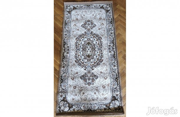 Szép mintás lakásszőnyeg