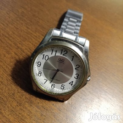 Szép nagy-méretű karóra eladó ! Q&Q márka ,teljesen fém !