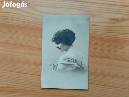 Szép női mellképes 1916-os szép írásal képeslap