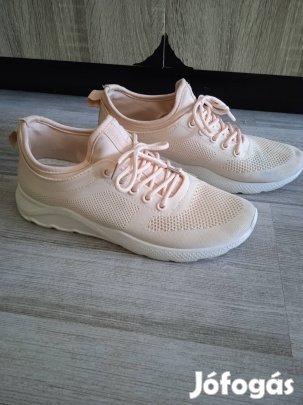 Szép tiszta állapotú 41 es cipő 