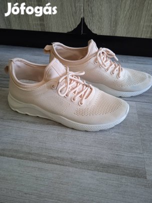 Szép tiszta állapotú 41 es cipő 