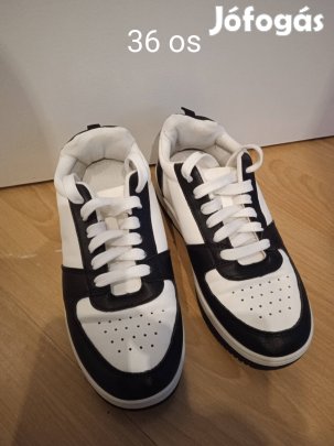 Szép tiszta állapotú gyerek bőrcipő 