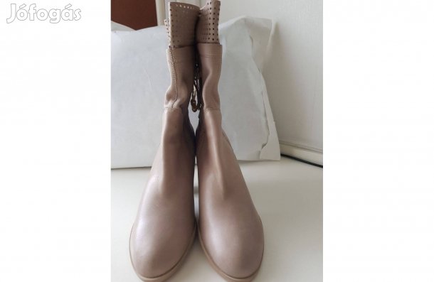 Szép új bőr csizma eladó