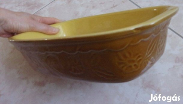 Szép új kerámia sütőtál Újpest központ közelében átvehető