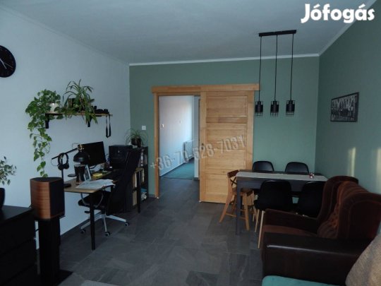 Szépen felújított 3szoba+hallos, erkélyes lakás Bánhidán.