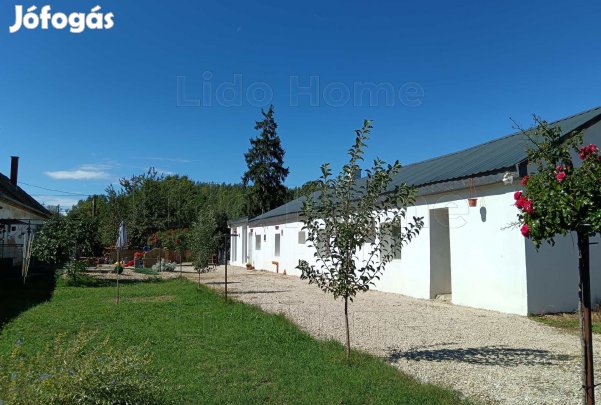 Szépen felújított családi ház eladó Romándon
