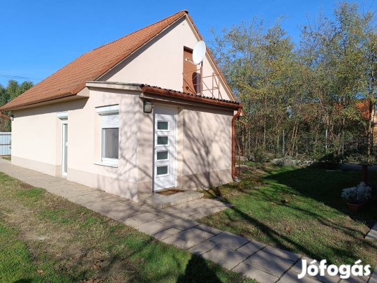 Szépen felújított ház,garázzsal,azonnal költözhetően eladó