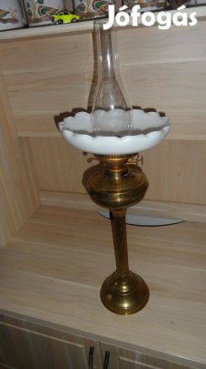 Szépséges antik, nagyméretű petróleumlámpa eladó!
