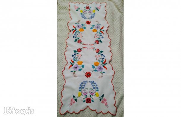 Szépséges kalocsai hímzett terítő