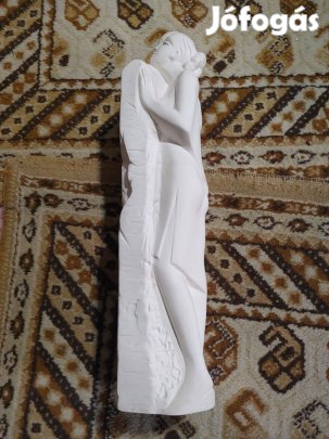 Szerelmespár szobor gipszből kb 30 cm