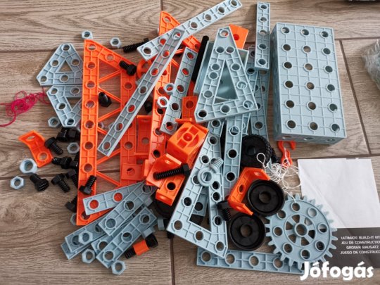Szerelő játék műanyag