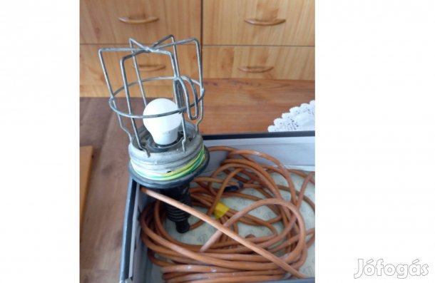 Szereló lámpa védőhálóban ,felakasztható ,hosszú kábel2200Ft Bp.3.ker