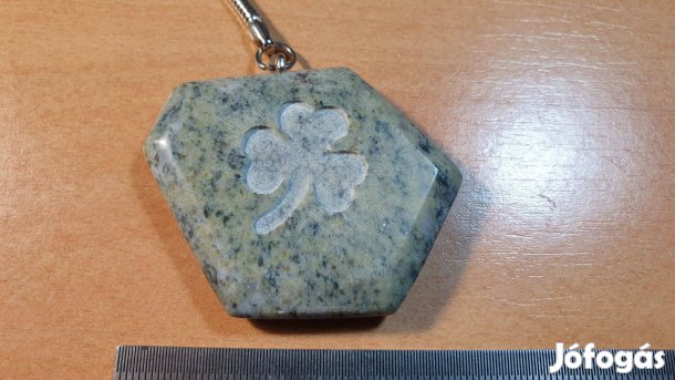 Szerencsehozó kőzet kulcstartó eladó