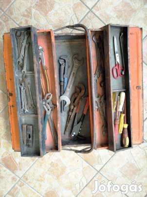 Szerszámok szerszámosládában