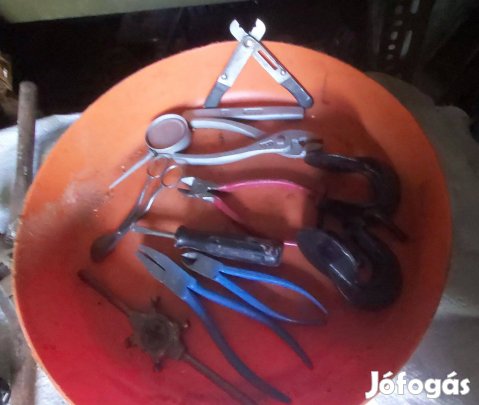 Szerszámok vegyesen eladók!