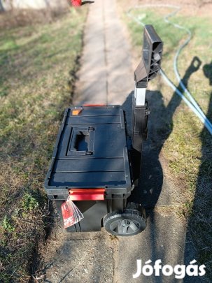 Szerszámos láda eladó.