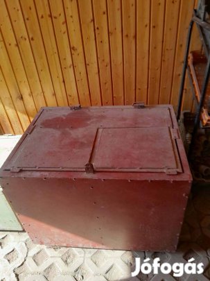 Szerszámos vasláda