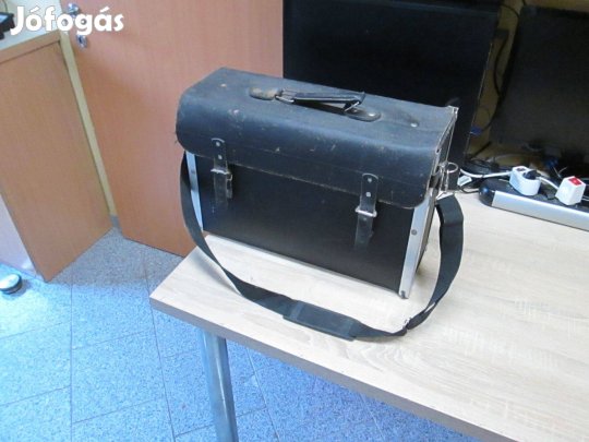 Szeszámosláda, vállra akasztható