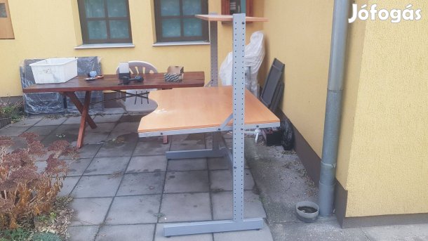 Szétszerelhetó íróasztal, polcsal