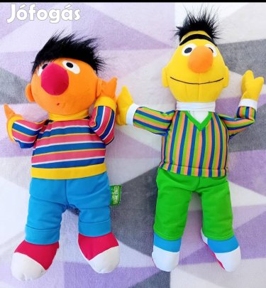Szezám utca bábfigurái Ernie és Bert
