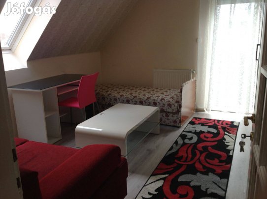 Szigetben Tégla Lakás Kocsibeállóval Saját Tárolóval Eladó!