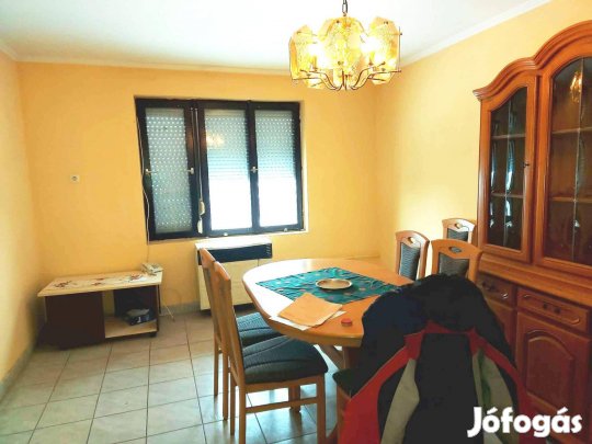 Szigetelt, kétszintes családi ház eladó Dunaföldváron!