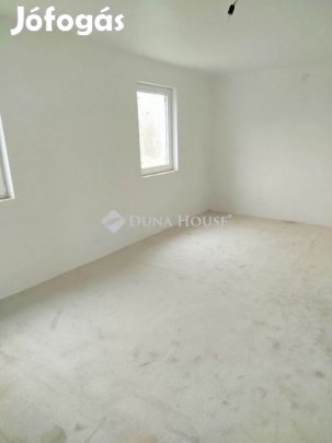 Szigetelt, tégla építésű, 3 szobás családi ház!