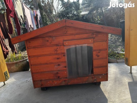 Szigetelt hofuggonyos kutyahaz, kutyaól