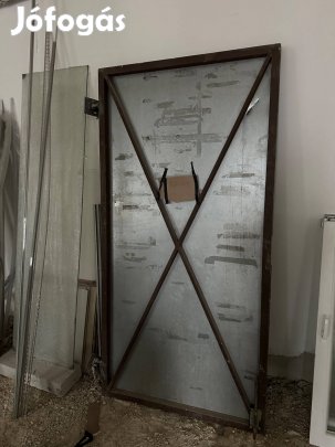 Szigetelt kapu alulemezzel