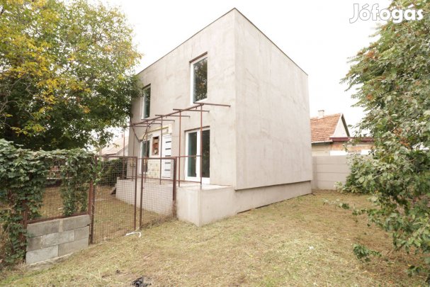 Szigethalmon a Dunához közel 4 szobás ház eladó