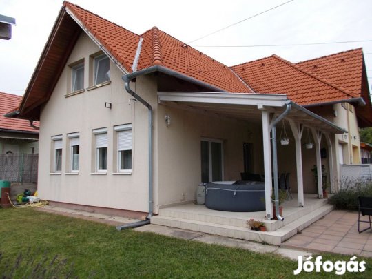 Szigethalom, Mű út közeli, 100 m2-es, ikerház, 4 szobás, jó állapotú