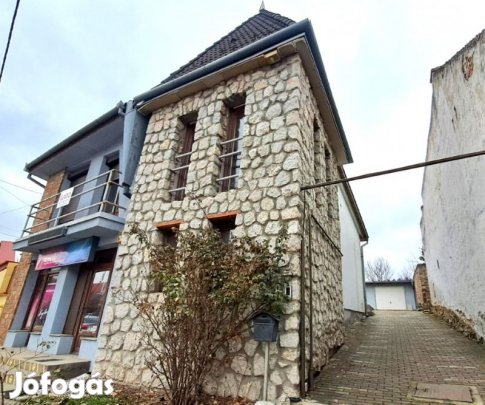 Szigeti úton 270 m2-es családi ház eladó!