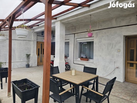 Szigetszentmiklós, Város központ közeli utca, 85 m2-es, családi ház