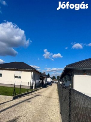 Szigetszentmiklósi 106 nm-es ház eladó