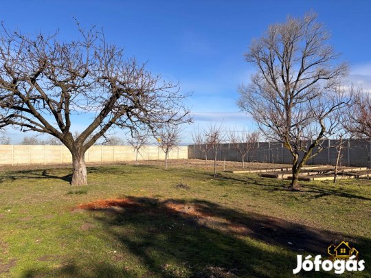 Szigetszentmiklóson 1080 m2-es telek! 1215