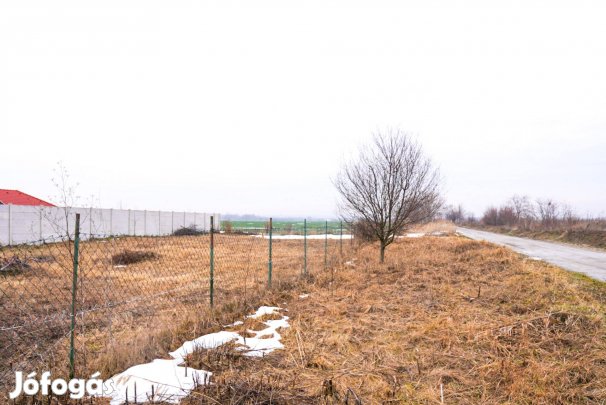 Szigetszentmiklóson 879nm-es telek