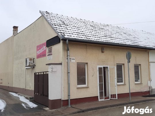 Szigetszentmiklóson, város központba eladó ingatlan