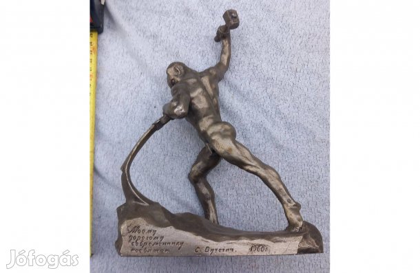 Szignózott szovjet fém szobor háború ellenes 1960 as évek