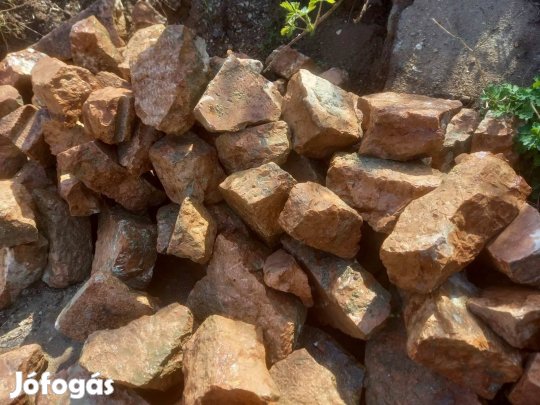 Sziklakert kő, vörös színű eladó