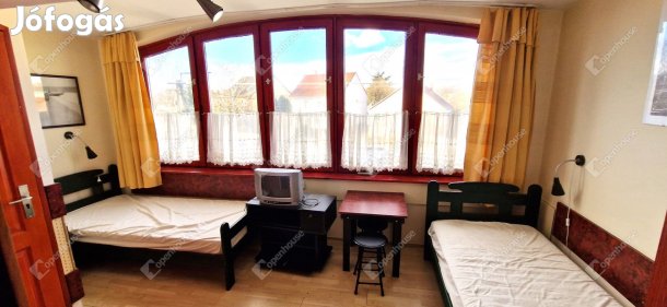 Szikszó központi részén cukrászda, panzió eladó!