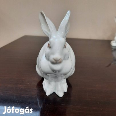 Színes Herendi ülő nyúl, nyuszi figura eladó!