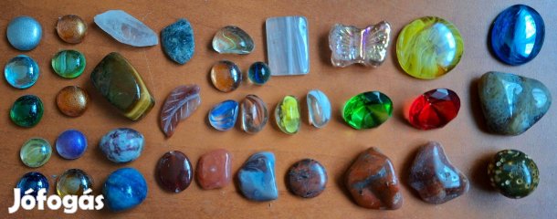 Színes ásvány és dekorációs üvegkavics gyűjtemény