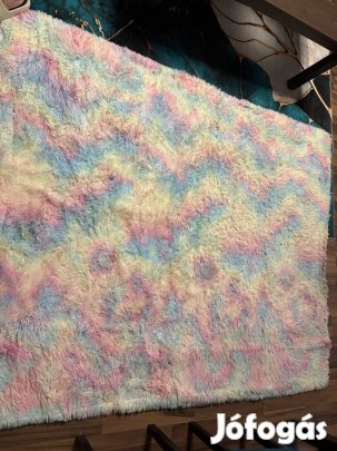 Színes bolyhos szőnyeg 