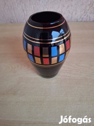 Színes díszítésű váza